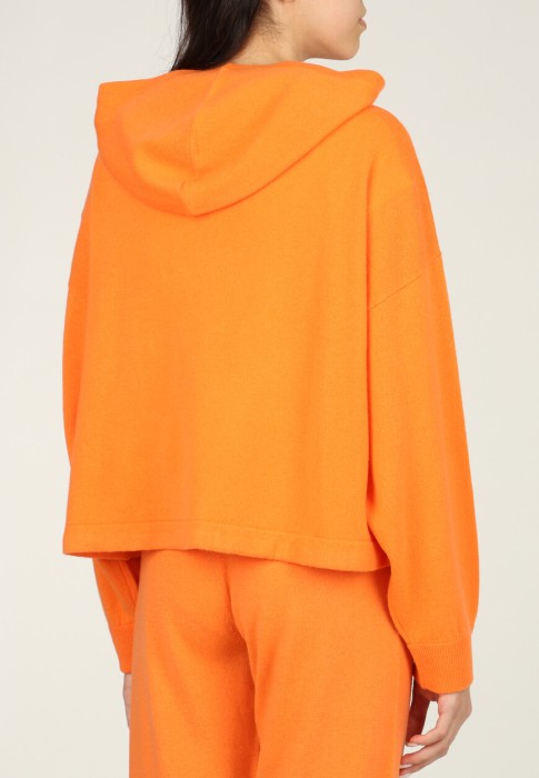 Товар оранжевого цвета с внутренней стороны