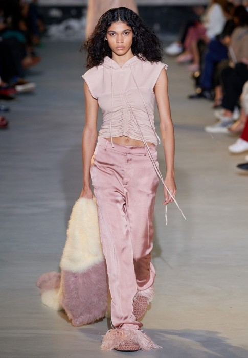 худи  по цене 27930 руб вид справа