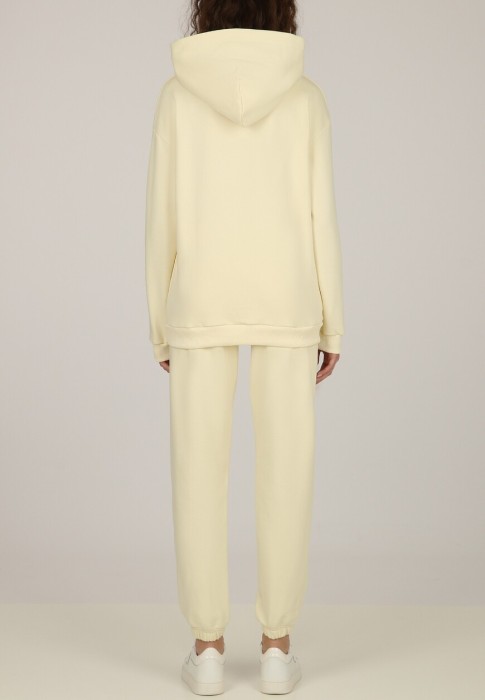 Товар бежевого цвета с внутренней стороны