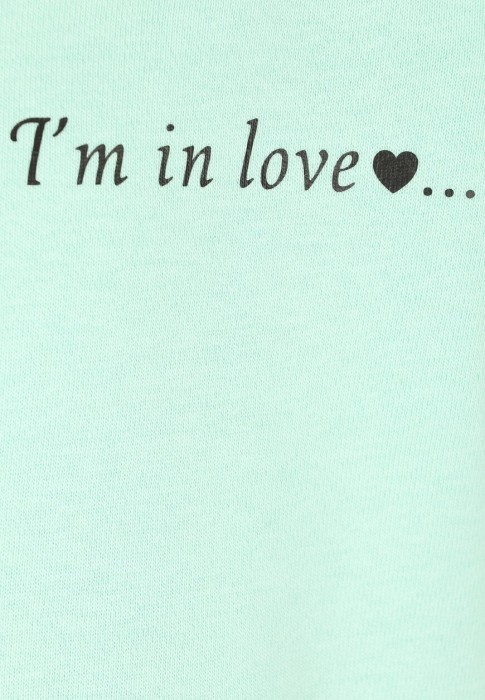 Товар зеленого цвета с внутренней стороны