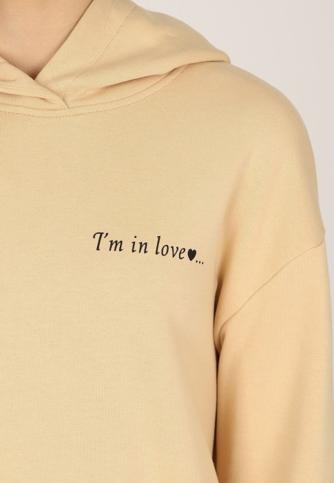 Товар бежевого цвета с внутренней стороны