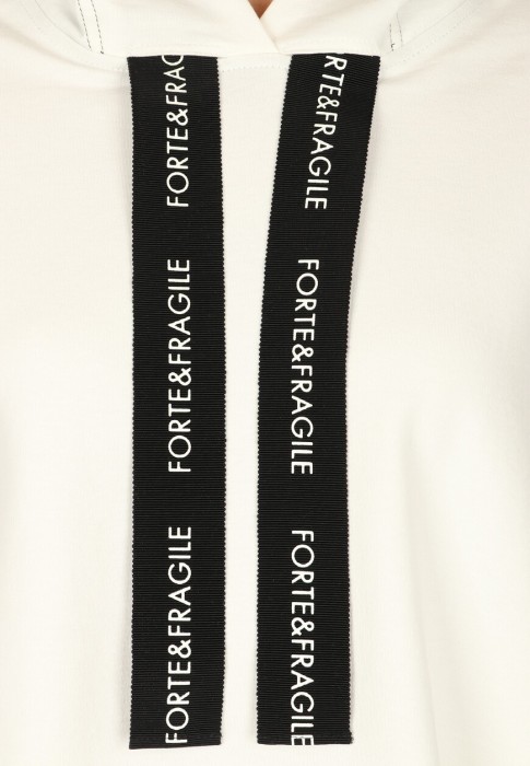 Товар белого цвета с внутренней стороны