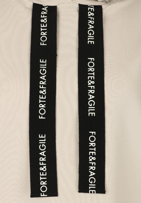 Товар бежевого цвета с внутренней стороны