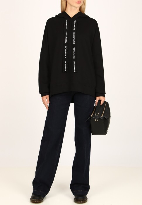 худи  по цене 31430 руб вид справа