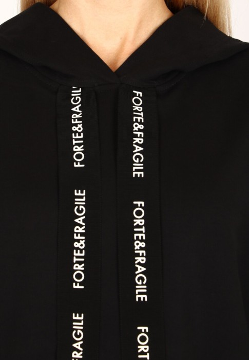 Товар черного цвета с внутренней стороны