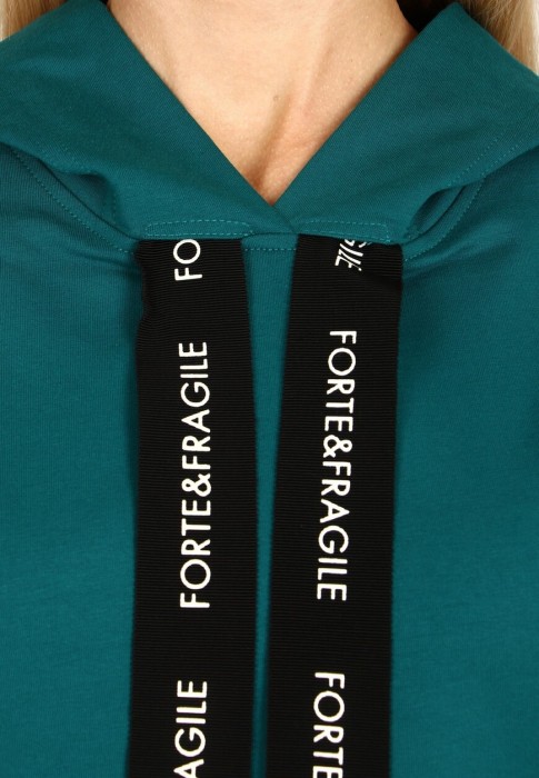 Товар зеленого цвета с внутренней стороны