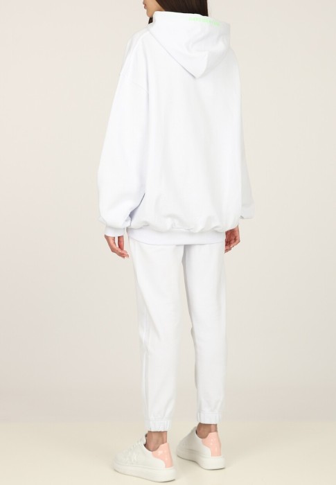 Товар белого цвета с внутренней стороны