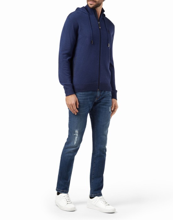 Товар синего цвета с внутренней стороны