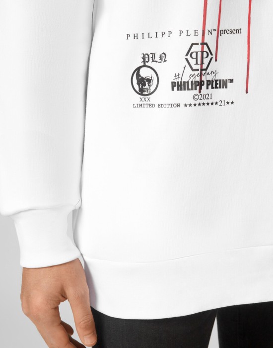 Товар белого цвета с внутренней стороны