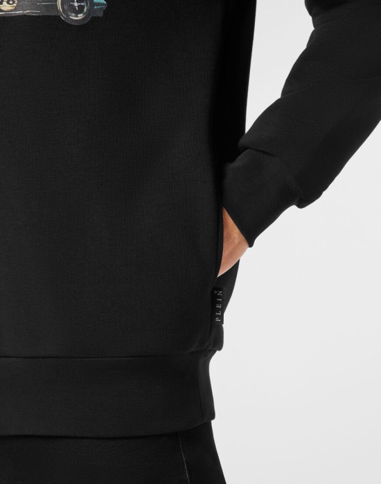 Товар черного цвета с внутренней стороны