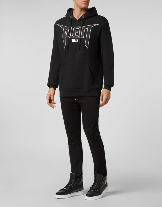 Товар черного цвета с внутренней стороны