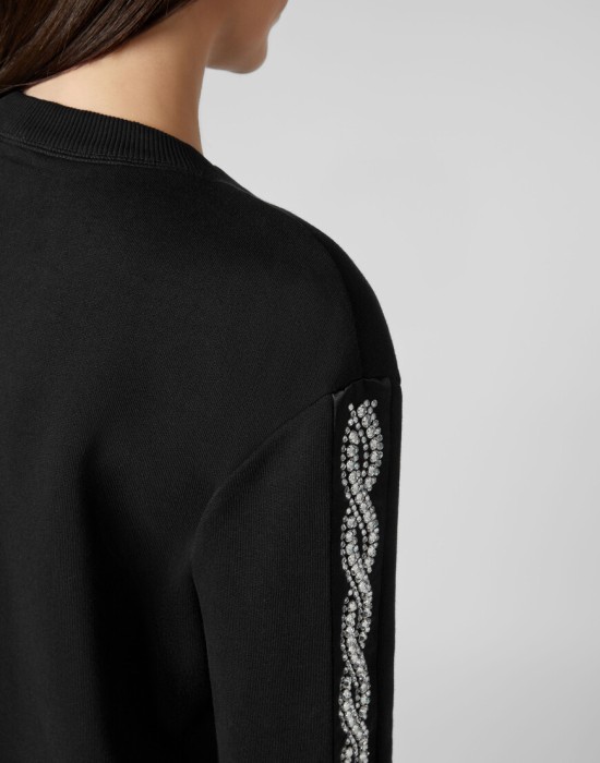 Товар черного цвета с внутренней стороны