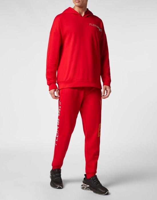 Товар красного цвета с внутренней стороны