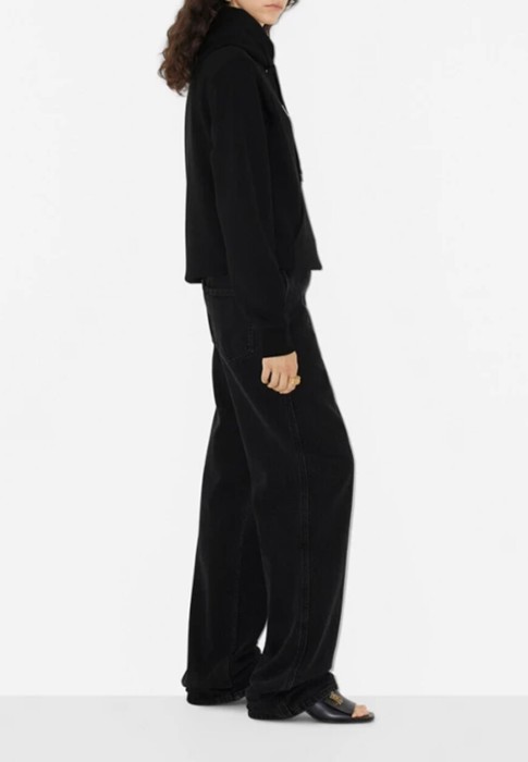 Товар черного цвета с внутренней стороны