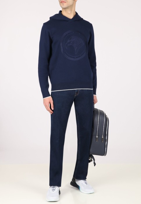 худи  по цене 248900 руб вид справа