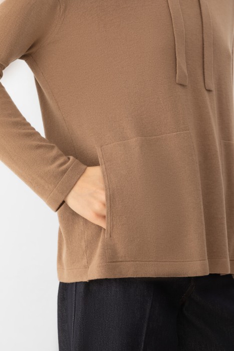 Товар коричневого цвета с внутренней стороны