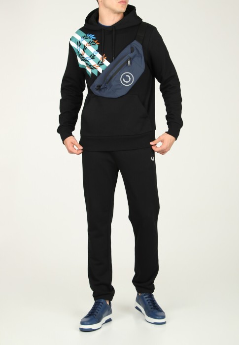 худи  от бренда fred perry вид слева