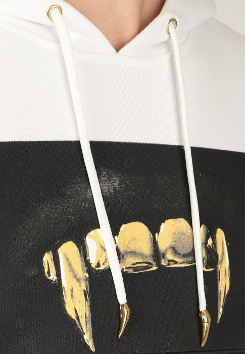 Товар белого цвета с внутренней стороны