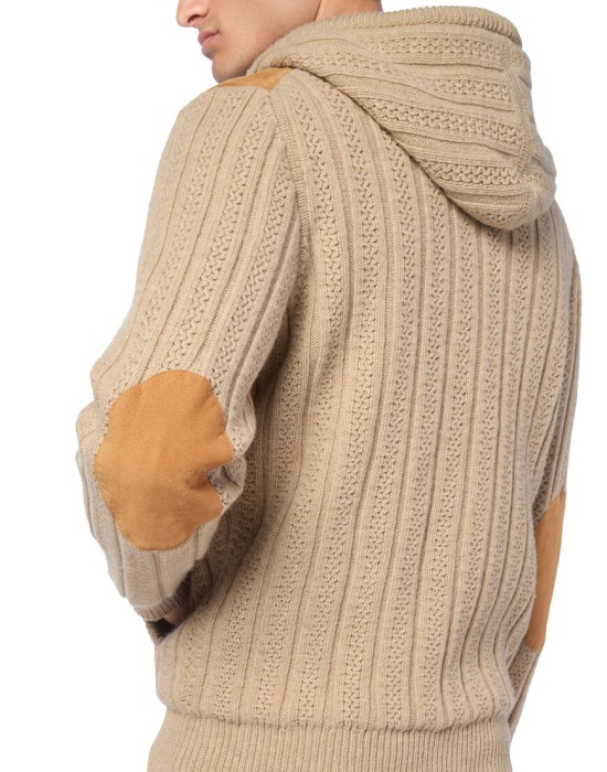 Товар бежевого цвета с внутренней стороны