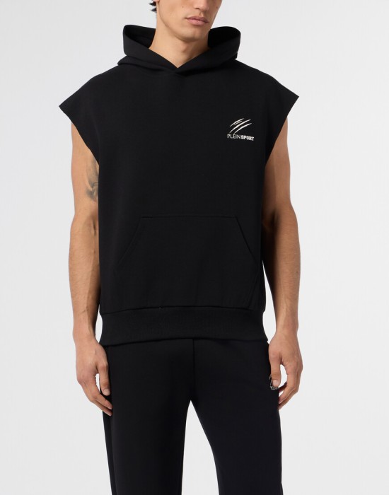 худи  по цене 18000 руб вид справа