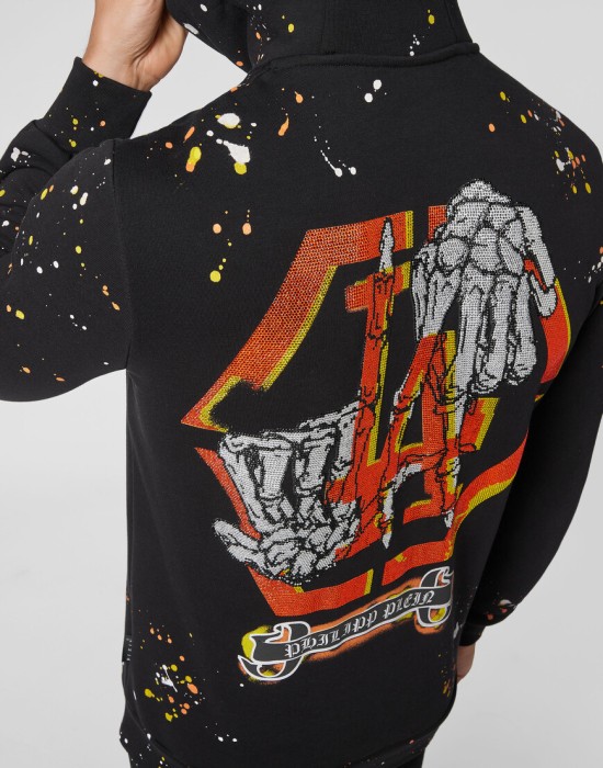 Товар черного цвета с внутренней стороны