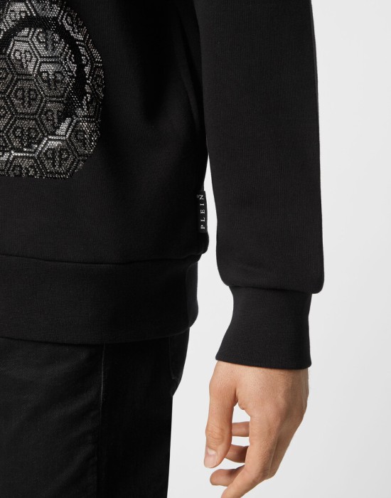 Товар черного цвета с внутренней стороны