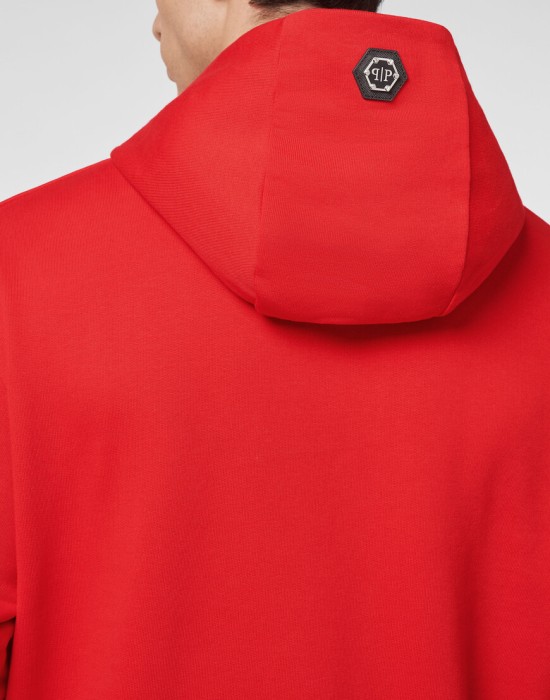 Товар красного цвета с внутренней стороны