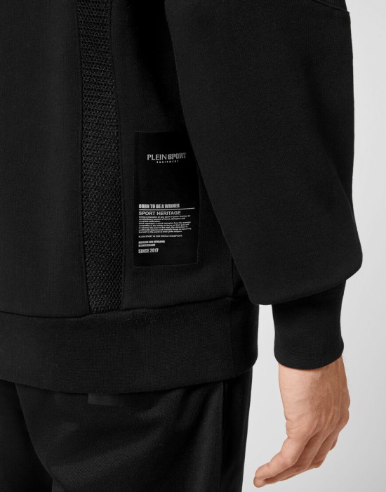 Товар черного цвета с внутренней стороны