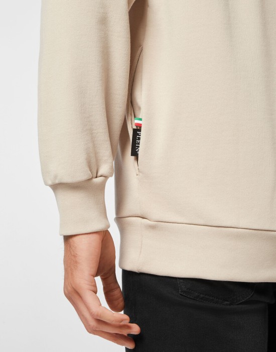 Товар бежевого цвета с внутренней стороны