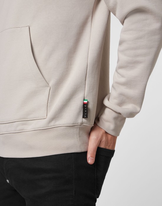 Товар бежевого цвета с внутренней стороны