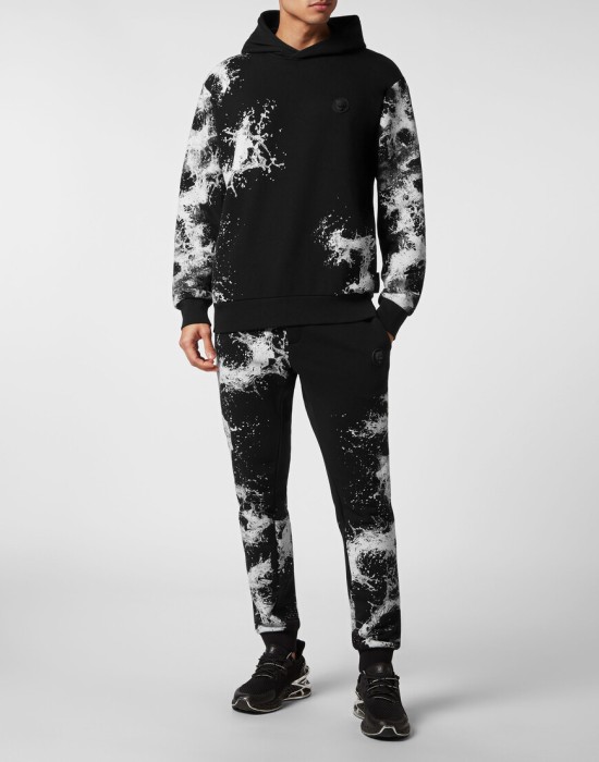 Товар черного цвета с внутренней стороны