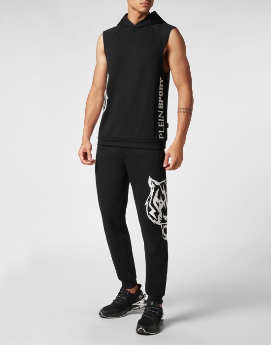 Товар черного цвета с внутренней стороны