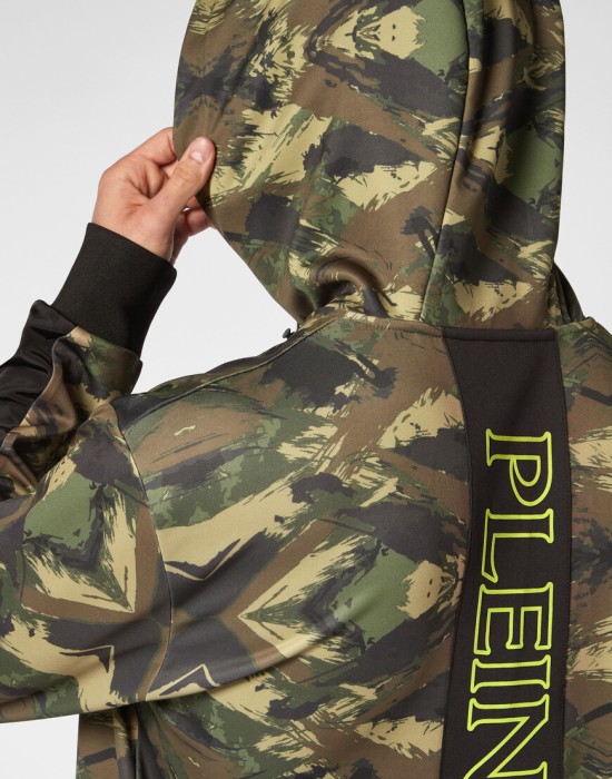 Товар хаки цвета с внутренней стороны