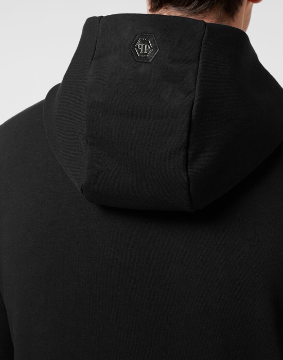 Товар черного цвета с внутренней стороны