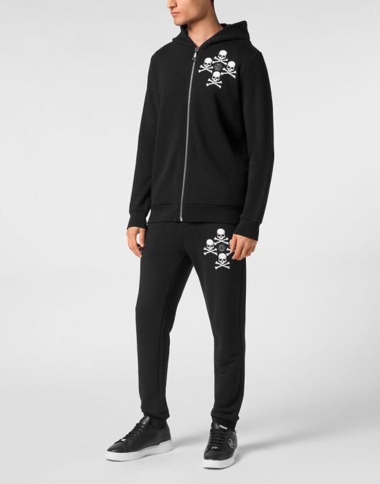 Товар черного цвета с внутренней стороны