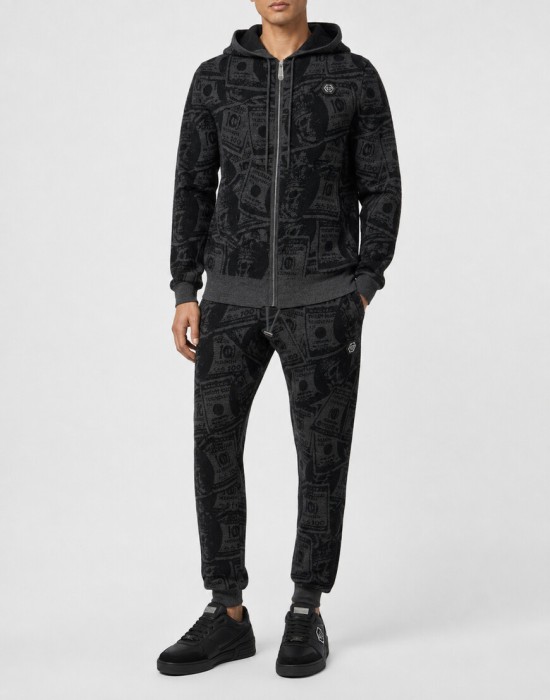 Товар черного цвета с внутренней стороны