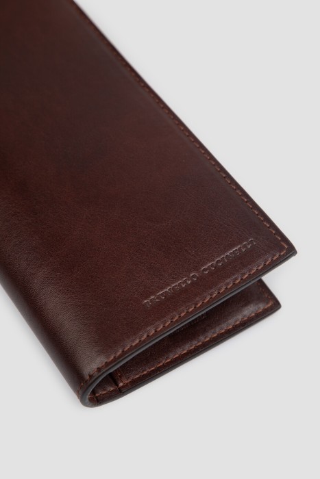 Товар коричневого цвета с внутренней стороны