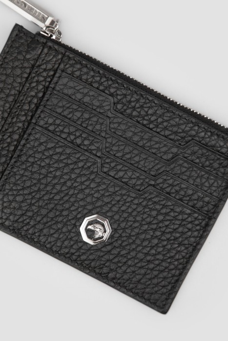 Товар черного цвета с внутренней стороны