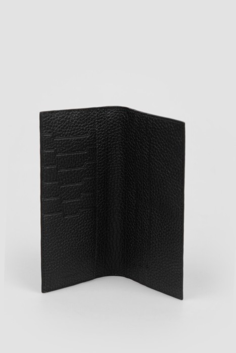 Товар черного цвета с внутренней стороны