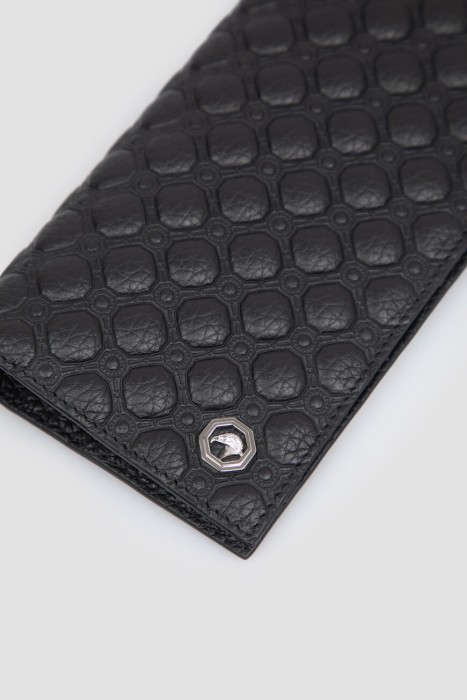 Товар черного цвета с внутренней стороны