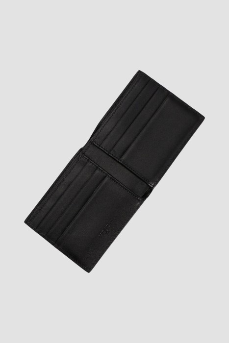 Товар черного цвета с внутренней стороны