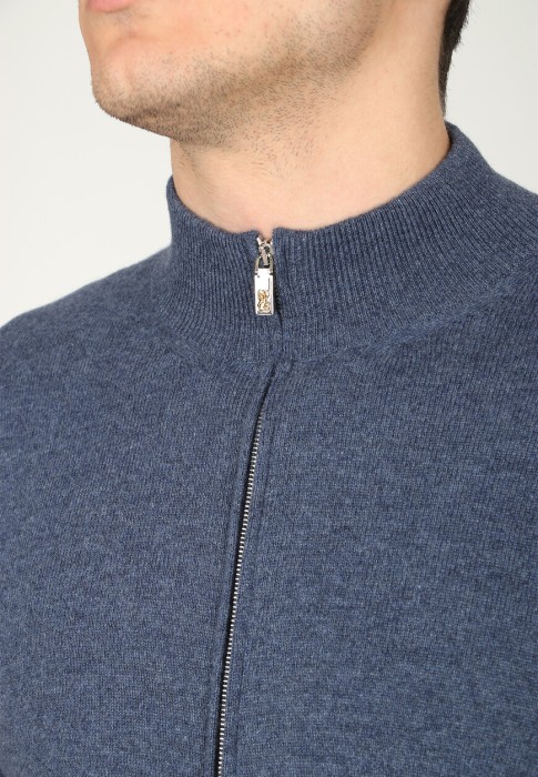 Товар синего цвета с внутренней стороны