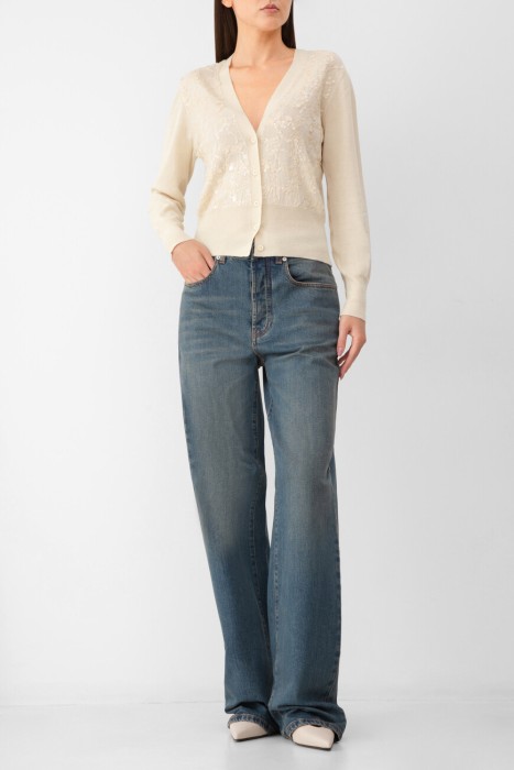 Товар белого цвета с внутренней стороны