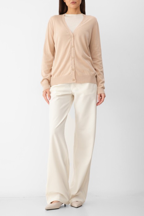 Товар кремового цвета с внутренней стороны