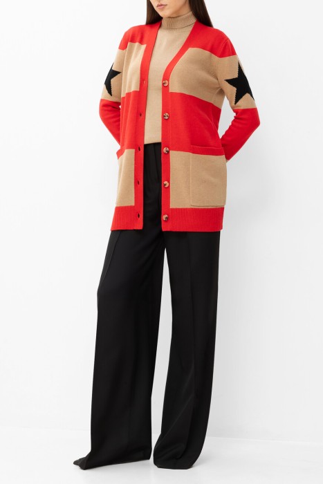 Товар красного цвета с внутренней стороны