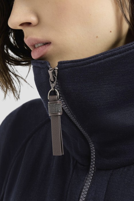 кардиган  модель из коллекции «одежда для путешествий» (`travelwear`) из италии вид сбоку