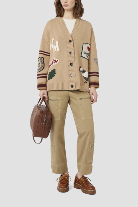 Товар бежевого цвета с внутренней стороны