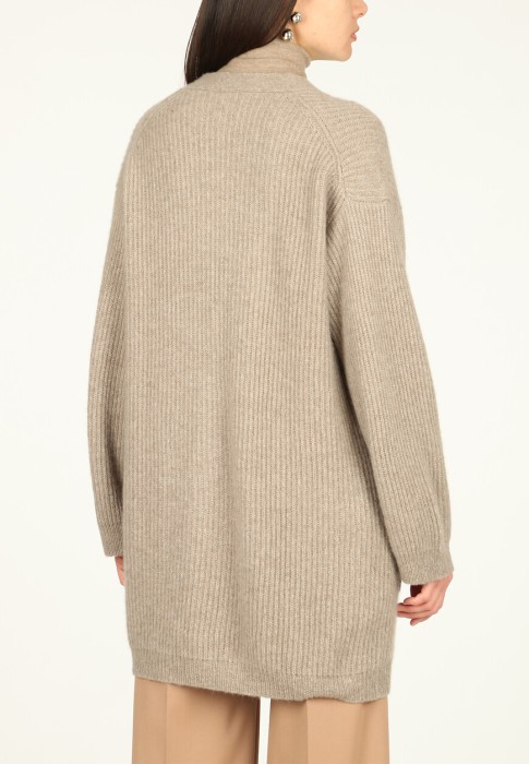 Товар бежевого цвета с внутренней стороны