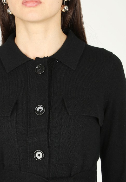 Товар черного цвета с внутренней стороны