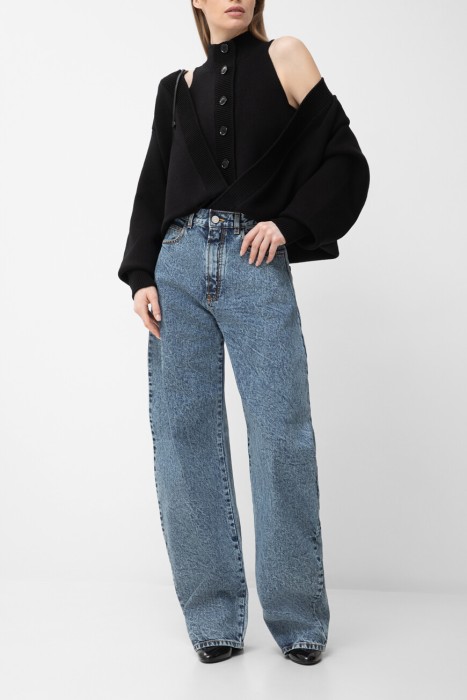 Товар черного цвета с внутренней стороны